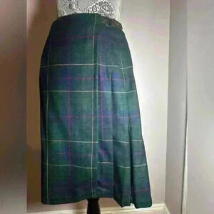 Vintage. Pendleton Petite Virgin Wool Green Plaid Pencil Skirt. Leather Strap.
